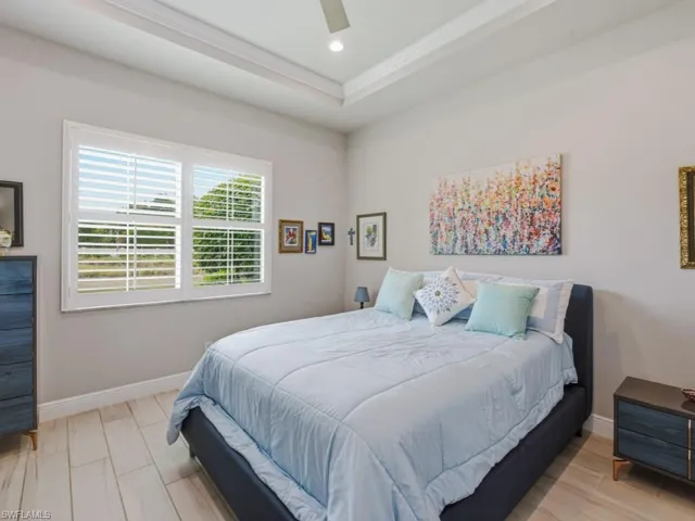 8947  Saint Lucia  DR, Naples, FL 34114
