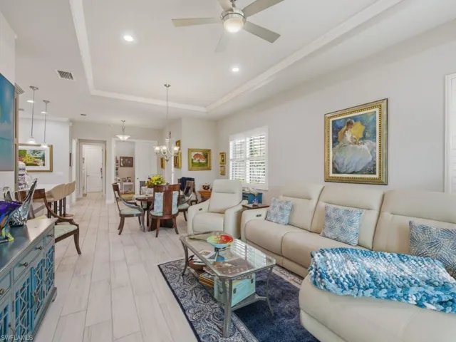 8947  Saint Lucia  DR, Naples, FL 34114