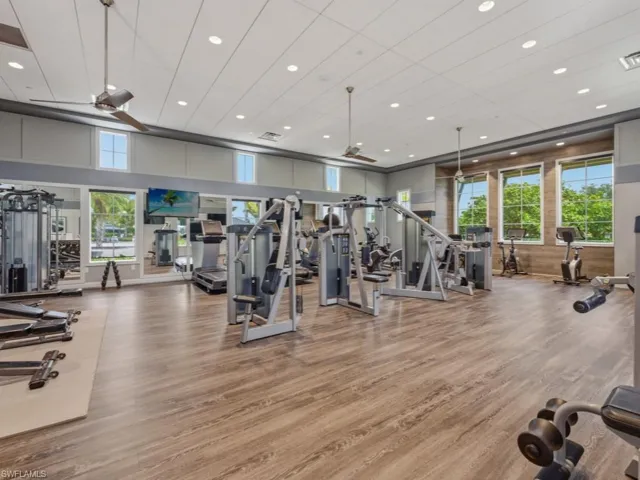 8947  Saint Lucia  DR, Naples, FL 34114