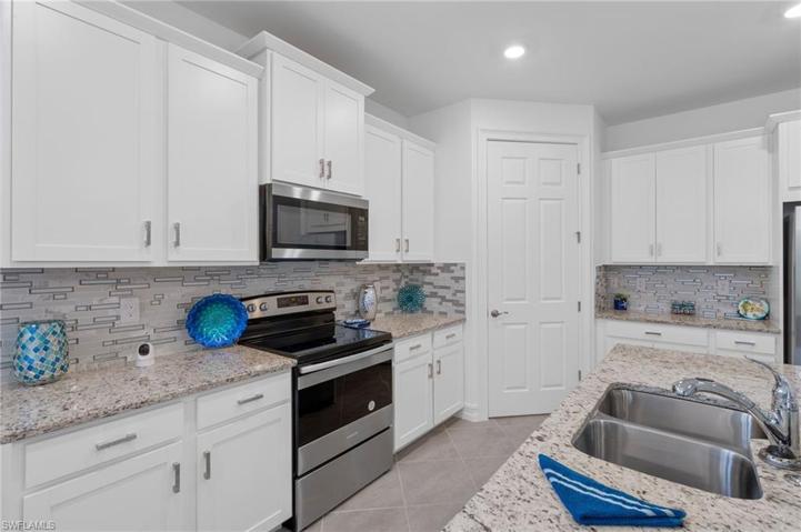 2542 SW Surfside BLVD, CAPE CORAL FL 33914