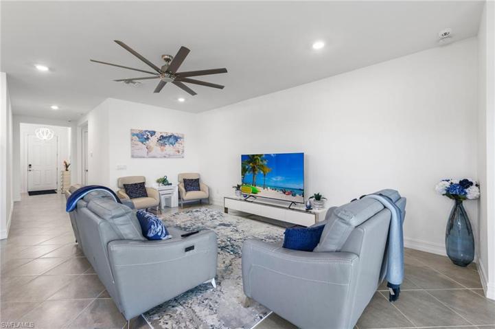 2542 SW Surfside BLVD, CAPE CORAL FL 33914