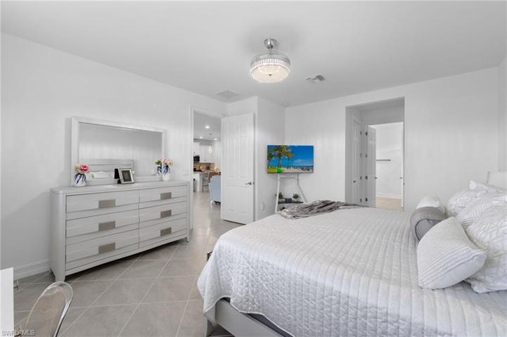 2542 SW Surfside BLVD, CAPE CORAL FL 33914