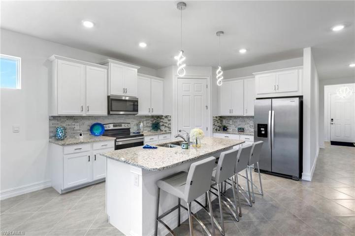 2542 SW Surfside BLVD, CAPE CORAL FL 33914