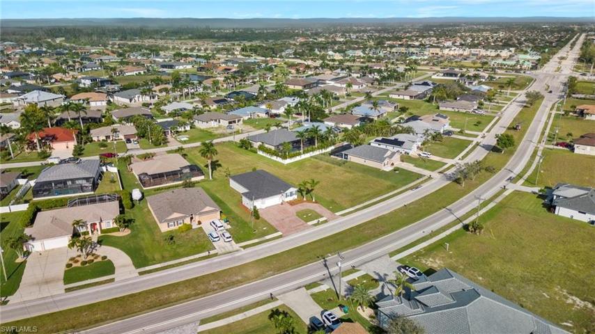 2542 SW Surfside BLVD, CAPE CORAL FL 33914