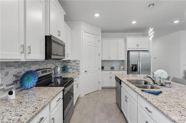 2542 SW Surfside BLVD, CAPE CORAL FL 33914