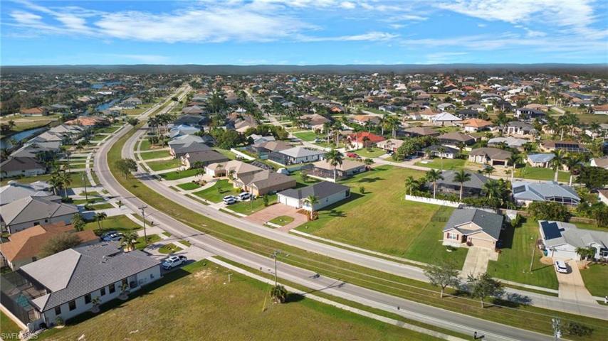 2542 SW Surfside BLVD, CAPE CORAL FL 33914