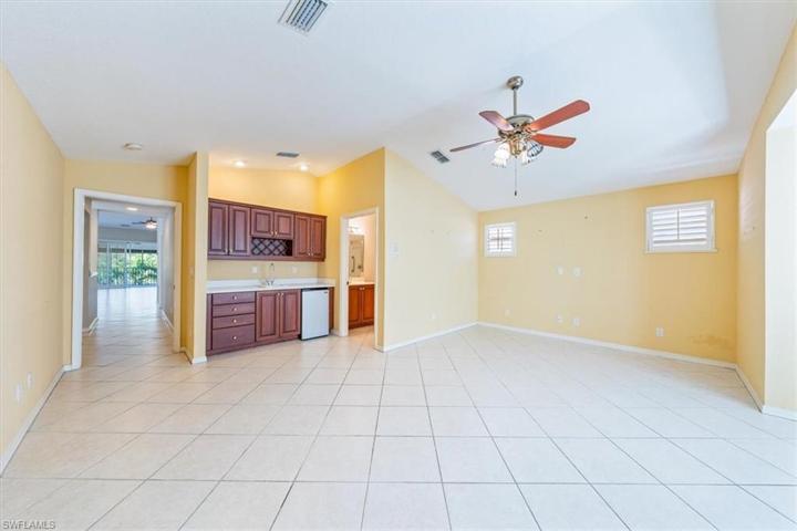 LARGE bonus room! Endless opportunities!
