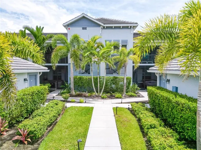 View of front of property featuring stucco siding and a front yard