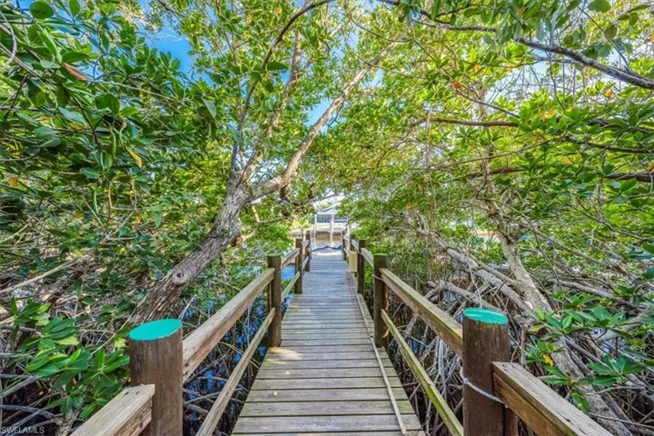 Boardwalk to the boat docks