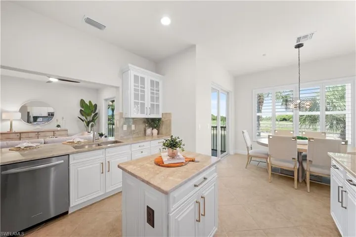9220 Quartz Ln 202, Naples, Florida 34120