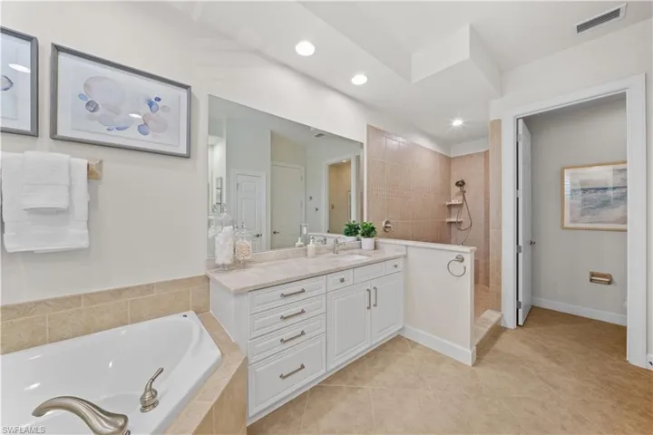 9220 Quartz Ln 202, Naples, Florida 34120