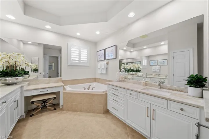 9220 Quartz Ln 202, Naples, Florida 34120