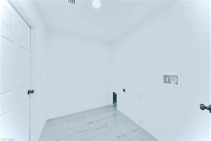 Washroom with electric dryer hookup and washer hookup