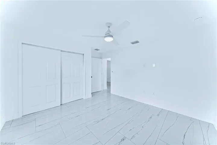 Empty room with ceiling fan