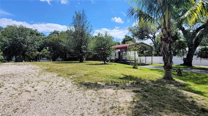 120  College  ST, Labelle, FL 33935
