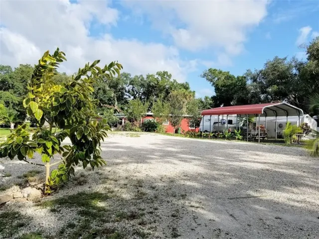 120  College  ST, Labelle, FL 33935