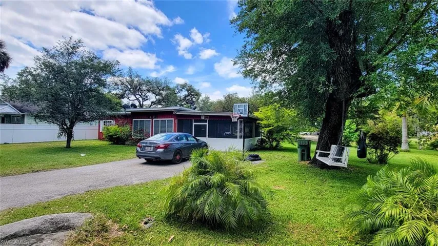 120  College  ST, Labelle, FL 33935