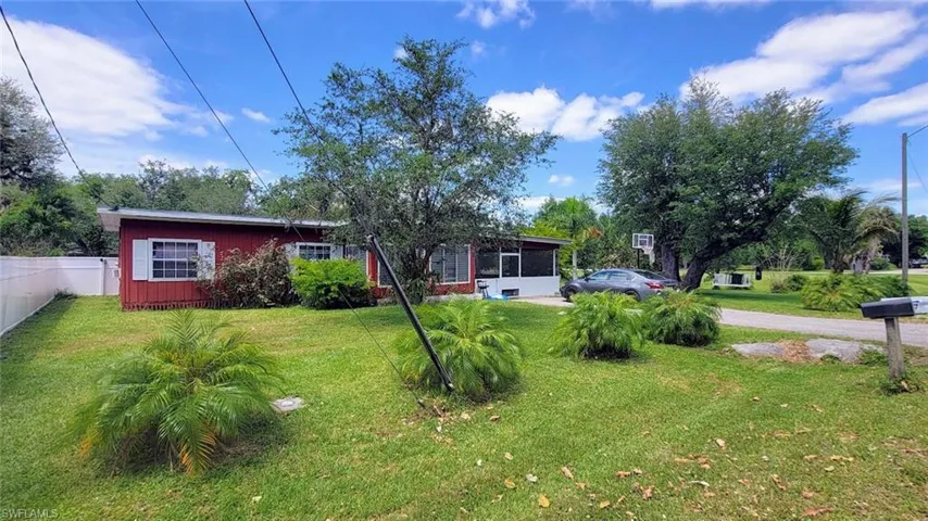 120  College  ST, Labelle, FL 33935