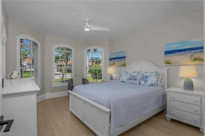 Guest bedroom.