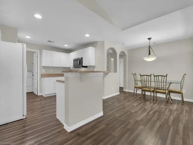 Kitchen & Dining Area