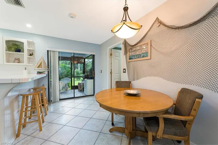 Dining area w/Sliders out to Screened in Lanai