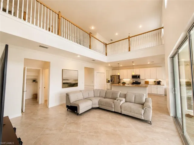Huge Living room with two floor high ceiling and second floor balcony