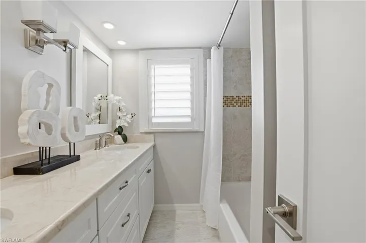 26236 Hickory Blvd 18, Bonita Springs, Florida 34134