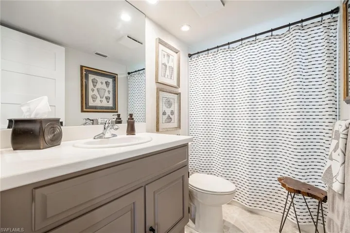 Guest Bathroom with Shower/tub and vanity