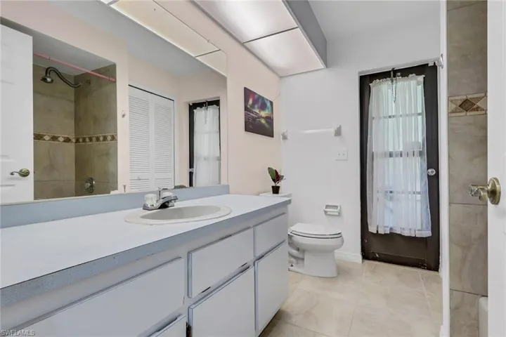 Guest Bathroom with tub/shower combo and access to the lanai.