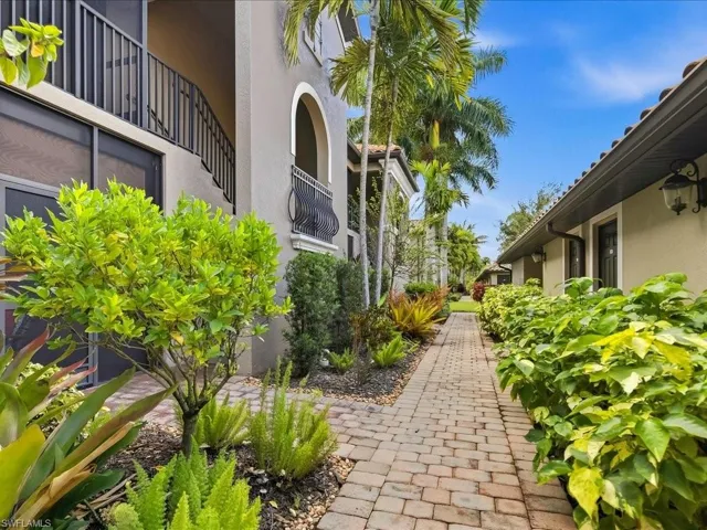 9840 Venezia Cir 815, Naples, Florida 34113