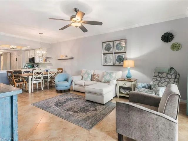 9840 Venezia Cir 815, Naples, Florida 34113