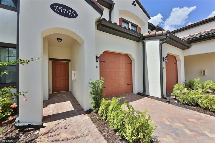 15145 Palmer Lake Cir 19-102, Naples, Florida 34109