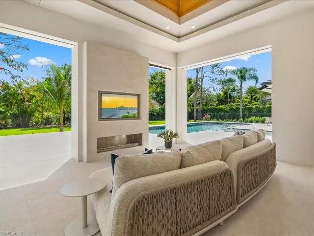 500 Ridge Dr, Naples, Florida 34108