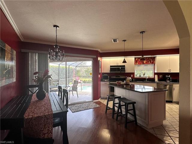 Features Tile Flooring, Pendant Lighting & Eat in Kitchen