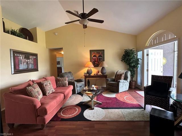 Features Hard Wood Flooring & Wall Niche