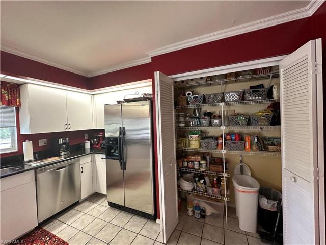 Amazing & Huge Pantry