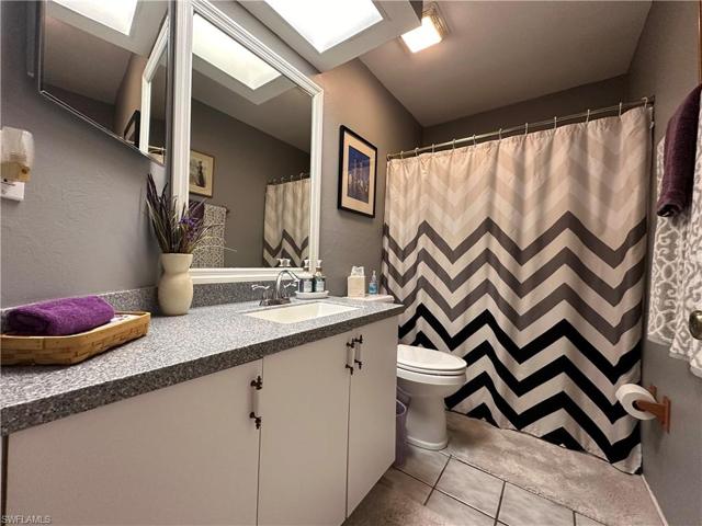 Guest Bathroom with Shower & Tub
