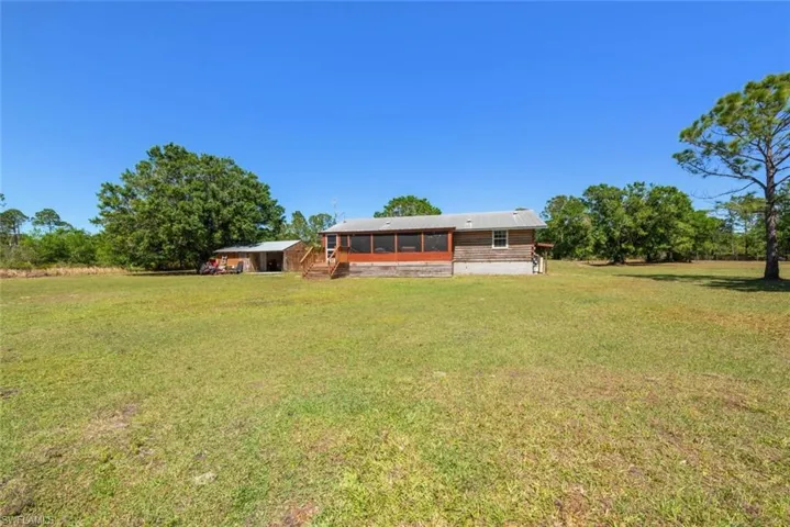 View of yard with an outdoor structure