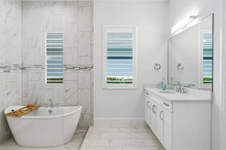 14386 Laguna Springs Ln, Naples, Florida 34114