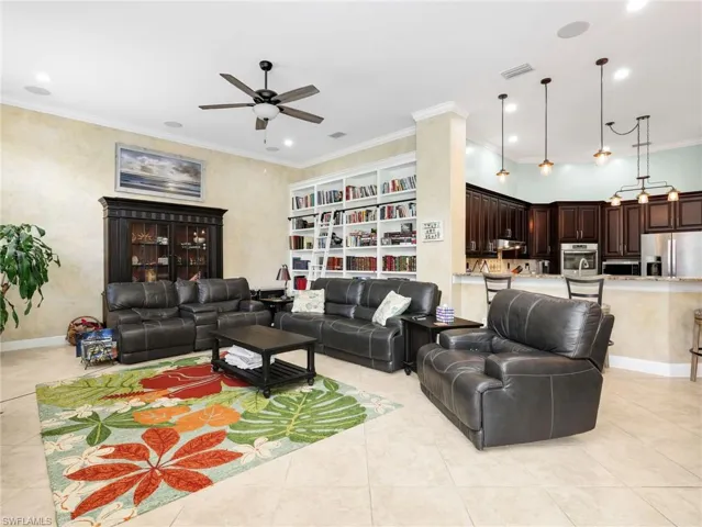530 13th St Nw, Naples, Florida 34120