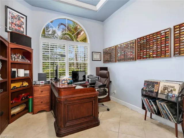 530 13th St Nw, Naples, Florida 34120