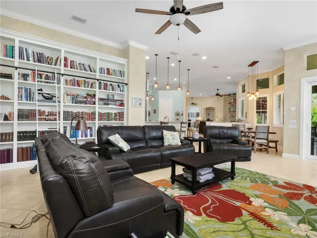 530 13th St Nw, Naples, Florida 34120