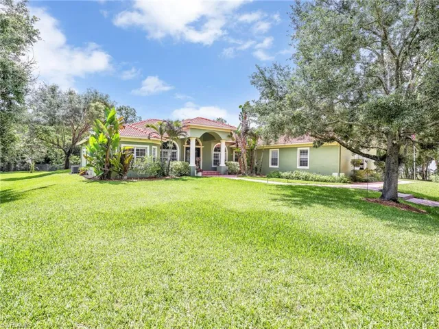 530 13th St Nw, Naples, Florida 34120