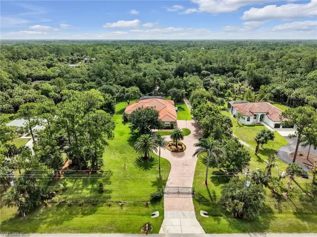 530 13th St Nw, Naples, Florida 34120