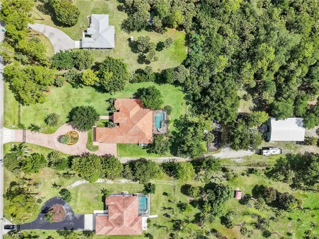 530 13th St Nw, Naples, Florida 34120