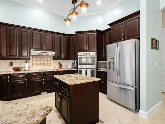 530 13th St Nw, Naples, Florida 34120