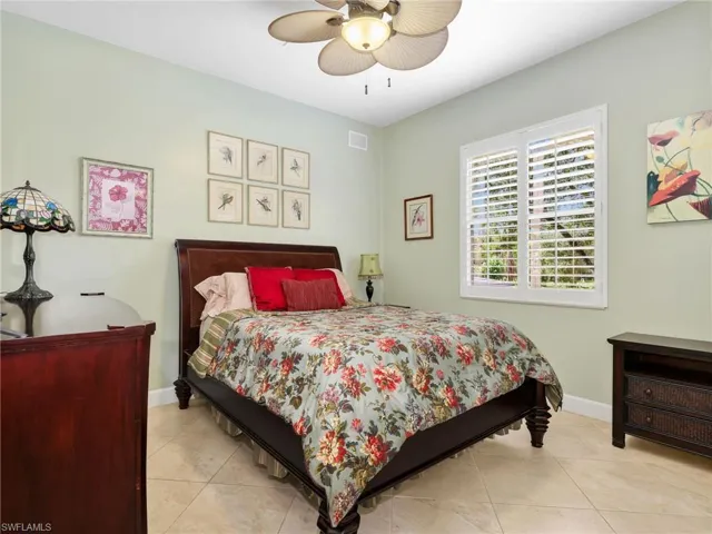 530 13th St Nw, Naples, Florida 34120