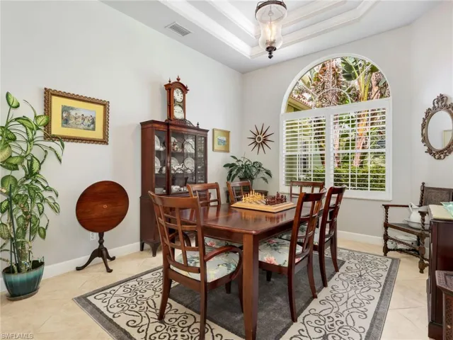 530 13th St Nw, Naples, Florida 34120