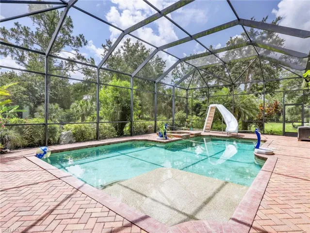 530 13th St Nw, Naples, Florida 34120