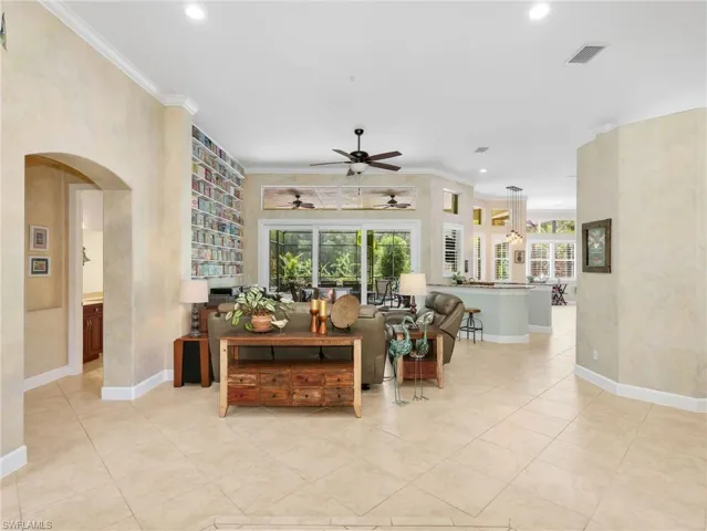 530 13th St Nw, Naples, Florida 34120